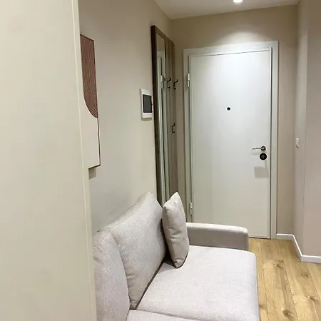 Modern For 2 ,calm, Balcony&walkable Area דירה